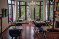 Villa Tom Hotels in Moroeni
