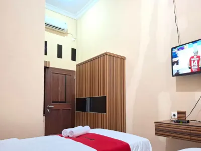 RedDoorz Syariah Near Exit Toll Pekalongan 2 Hotel dekat Masjid Jami' Warungasem