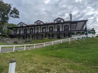 Riverboat Inn & Suites