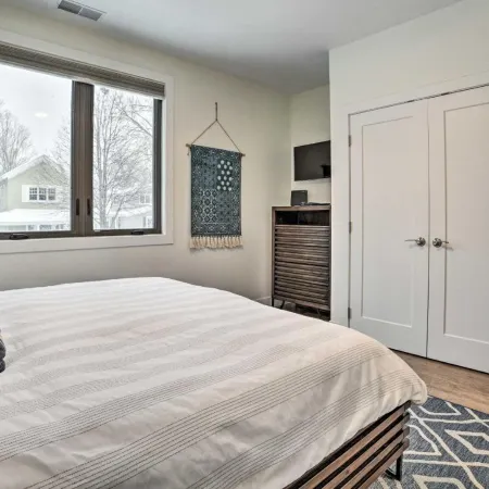 Traverse City Condo Half Mi to Front Street!