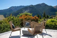 Lakeview Paradise: 3BR, Hot Tub, BBQ, Garden - Villas
