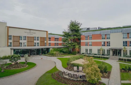 泰晤士朗納梅德旅館