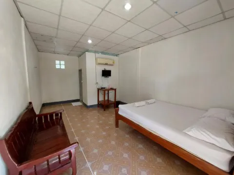 ห้องเตียงใหญ่พร้อมห้องน้ำส่วนตัว