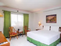 Surya Asia Hotel โรงแรมในโวโนโซโบ