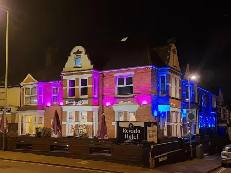 Revado Hotel Отели в г. Спроустон