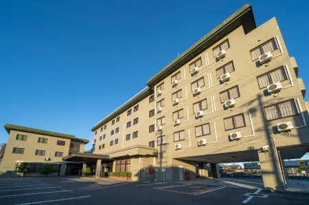 Hisai Green Hotel Отели рядом со станцией JR Tsu Station