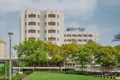 Hotel Los Robles فنادق في Grau i Platja