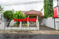 RedDoorz @ Jalan Bali Cilacap Hotels in North Cilacap