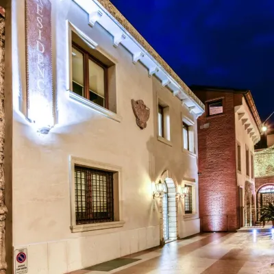 Residence ANTICO SAN ZENO centro storico Hotels near Church of Saint Zeno