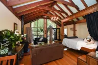 Cambridge Cottages Hotels in Emerald