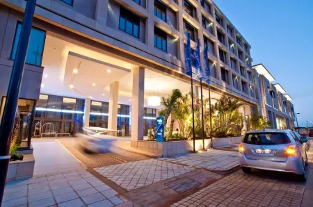 Garden Court Umhlanga Отели рядом с достопримечательностью «WavePark Gateway»