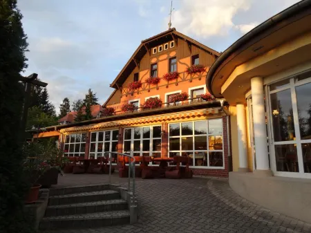 Parkhotel Margaretenhof Отели в г. Папстдорф