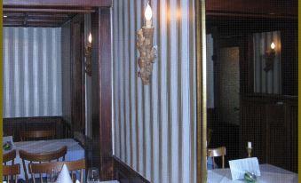 Goldner Engel, Restaurant - Hotel - Metzgerei - Housity