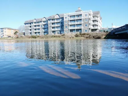 Rivertide Suites Отели в г. Сисайд