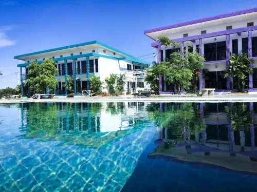 Menam Resort Hotel di Bang Len