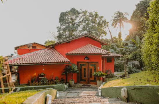 Hostel Refúgio Hotels near Lopes Mendes Beach