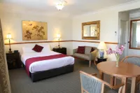 Three Explorers Motel Hotels in Katoomba