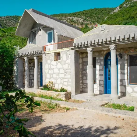 Heredot's House