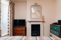 Cat and Custard Pot Inn Hotels in Malmesbury