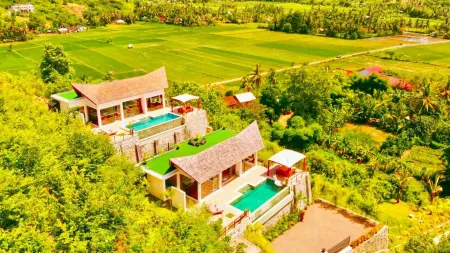 D&G Mansions Отели рядом с достопримечательностью «Pantai Selong Belanak»