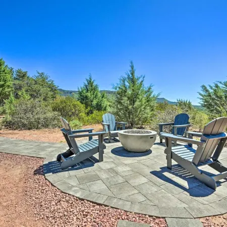 Mtn Views & Gas Fire Pit: Luxe Pine Escape!