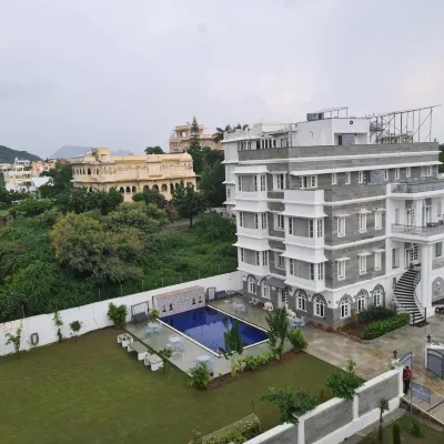 Boheda Manor - Luxury Retreat Hotels near Marvel Water Park