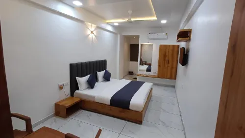 Hotel the Grand Jashi Residency