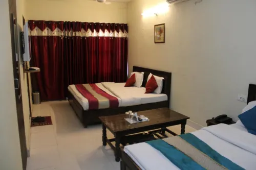 Hotel Diamond Leaf