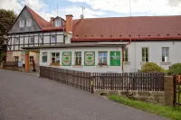 Hotel U Zeleného Stromu - Zum Grünen Baum - Pysäköinti