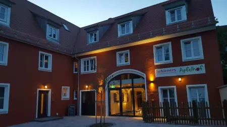 Schieners Hotel & Apfelhof Apartments Отели в г. Мёнксдеггинген