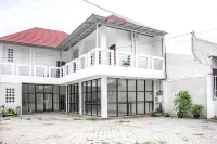 Samar Wulu Guest House Syariah Mitra RedDoorz Near Ketapang Hotels in Kalipuro