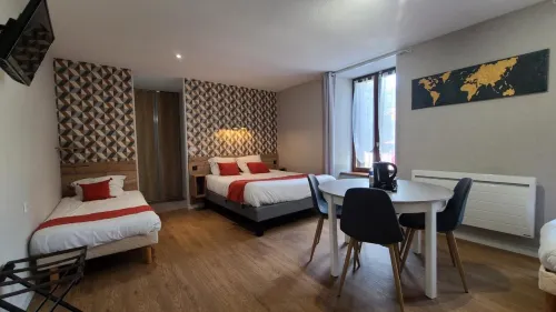 Logis Hotel Auberge de l'Allagnonette Hotels in Saint-Ilpize