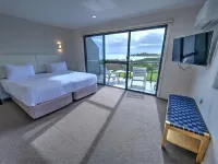 Diamond Island Resort, Restaurant & Bar and Penguin Show فنادق في بيتشينو