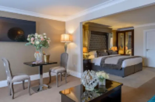 Killarney Oaks Hotel Hotels near Muckross House