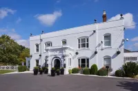 Woughton House Hotel Hotels near Spurgeon Baptist Church