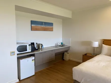 Lady Bay Hotel