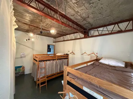 Kamp Houkan-Cho Backpacker's Inn & Lounge