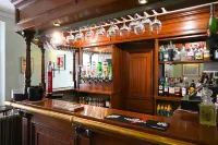 The Clifton - bar