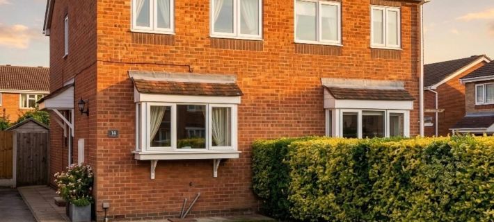 2 Bed House - Sleeps 4 - Parking - Pets - Garden Hoteles en Doncaster