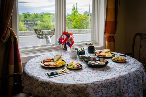 Butterfly Manor - Bed and Breakfasts