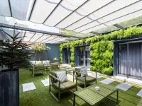 Charm Flats Hotels near Av. Liberdade