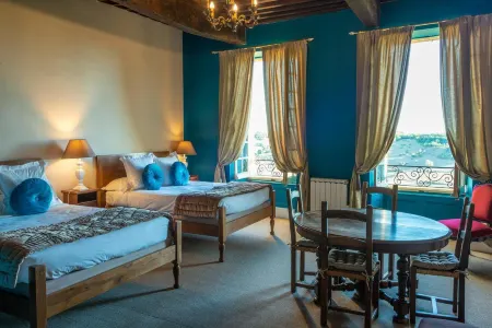 Hotel Raymond VII Отели в г. Вирак