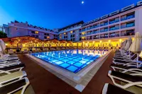 Julian Club Hotel - pantai
