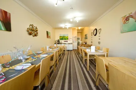 Rossall House , for Families & Couples Отели рядом с достопримечательностью «Solaris Centre»