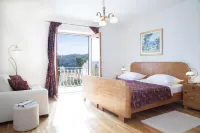Villa Vjeka Cozy Family Retreat with Heated Pool, Brač Island - Villas