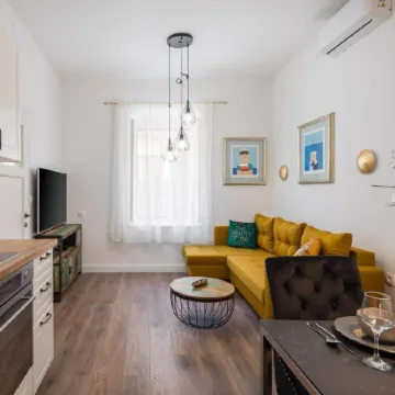 Luxury Apartment Toni with Patio in the Heart of Split