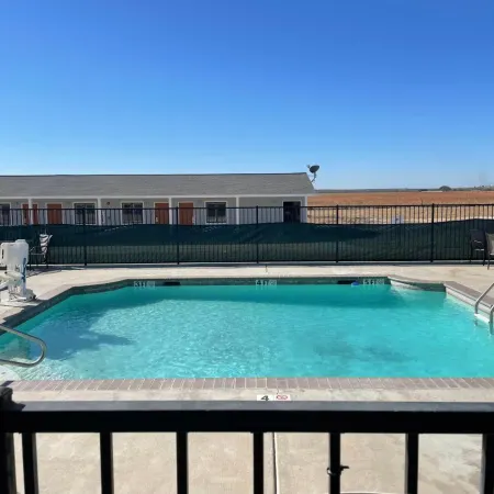Kenedy Inn and Suites