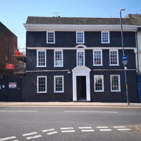 Stone Court House Отели рядом с достопримечательностью «Бренчли Гарденс»