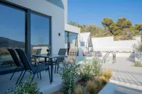 White Cliff Luxury Suites - Pools