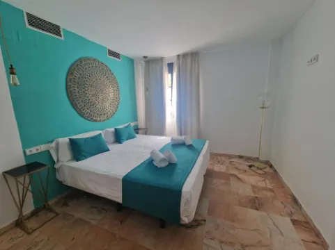 Hotel y Apartamentos Doña Lola Отели рядом с достопримечательностью «Мост Баркета»